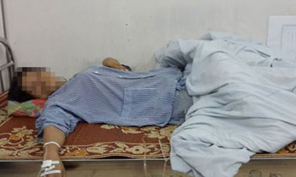 Hà Nội: Nhân viên quán tẩm quất bị đánh dã man như thời trung cổ