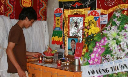 Vợ dùng rựa chém chết chồng rồi tự tử