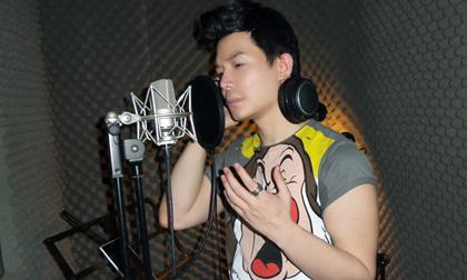 Nathan Lee say sưa thu ca khúc nhạc Hàn