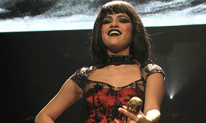 Selena Gomez văng tục trên sân khấu 