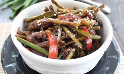 Mỳ trộn thịt bò xào măng tây