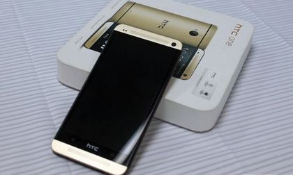 Mở hộp HTC One phiên bản Gold
