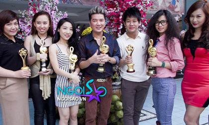 Đàm Vĩnh Hưng đón tất niên vui nhộn cùng dàn The Voice