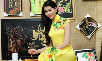 Hoa hậu Đặng Thu Thảo đẹp dịu dàng giữa sắc xuân Sài Gòn