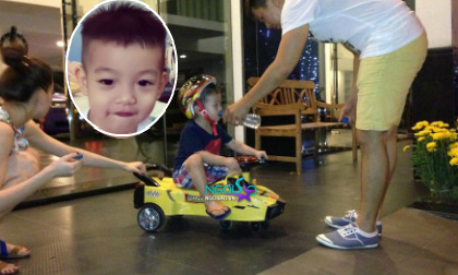 Cường Đô la khoe ảnh bé Subeo đội mũ bảo hiểm lái ô tô