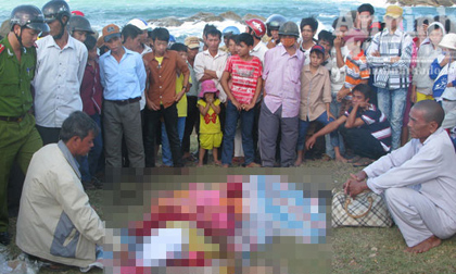 Tìm thấy thi thể nạn nhân trượt chân rơi xuống biển