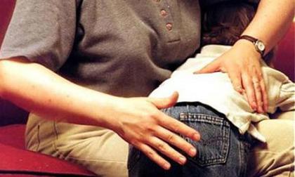 Bố mẹ vắng nhà, ôsin “tẩn” con liên tiếp