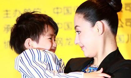 "Soi" style xuống phố của mẹ con Trương Bá Chi