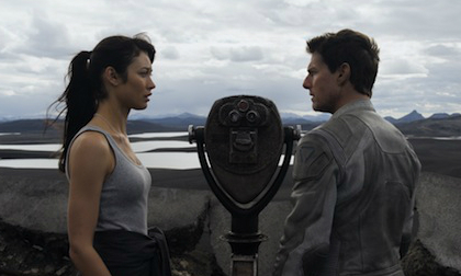 Tom Cruise suýt thiệt mạng vì "gái"