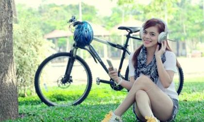 Nữ diễn viên "Cầu vồng sau cơn mưa" giản dị dạo phố 