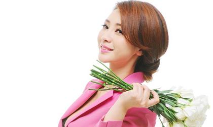 Hoa mùa xuân "thẹn thùng" trước nhan sắc của Liễu Nham