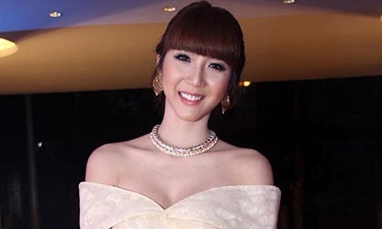 Vòng cổ kết "xưng bá" tại showbiz Việt