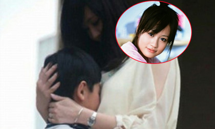 Sao nữ 9X để mặc bé trai úp mặt vào ngực