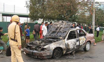 Xế hộp bạc tỷ bỗng dưng bốc cháy trên đại lộ