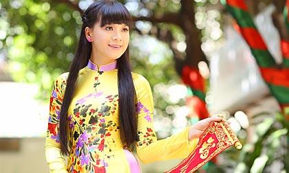 MC duyên dáng Huỳnh Điệp khoe sắc cùng áo dài đón Xuân