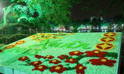 Hà Nội lung linh huyền ảo chào đón xuân Quý Tỵ