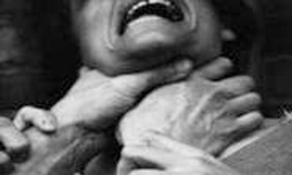 Mẹ nhẫn tâm dìm chết con vì "cậu nhỏ"... quá nhỏ