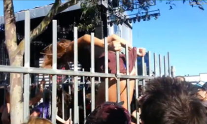 Clip “cô gái rách quần” nổi bật nhất Internet trong tuần qua