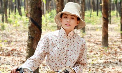 Thùy Trang chuyển nghề đi cạo mủ cao su