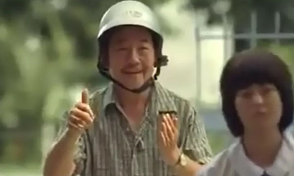 Cảm động với tình yêu con của người cha câm