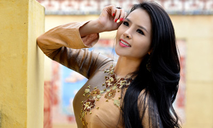 Lại Hương Thảo khoe dáng thướt tha