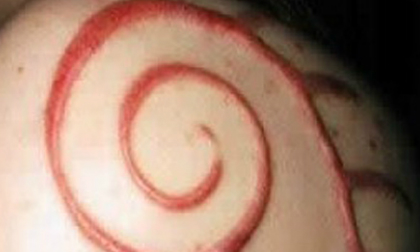  Xăm lột da - Thú chơi rùng rợn của teen thời @