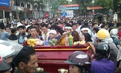 Vụ bê quan tài diễu phố: 'Dấu vết giết người quá rõ ràng'