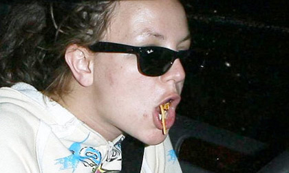 Britney Spears xấu xí vì ăn