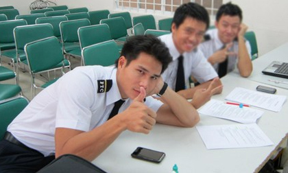 Nam vương Tiến Đoàn 'trốn' Showbiz làm phi công