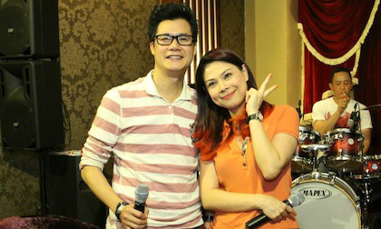 Quang Dũng trẻ lạ với tóc mới bên Thanh Thảo "xì tin"
