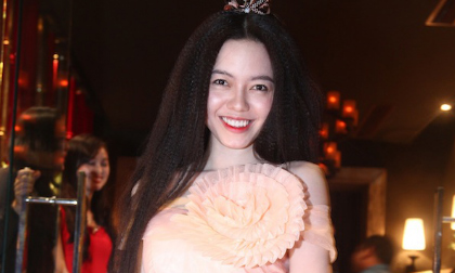 Vũ Hoàng Điệp quyến rũ trong đêm tiệc "A touch of blue"