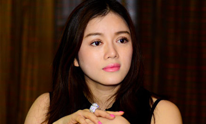 Lý Nhã Kỳ: 'Người yêu luôn thúc giục cưới xin'