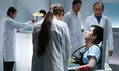 Bình Minh thức trắng 4 đêm để đóng phim ngắn của Victor Vũ