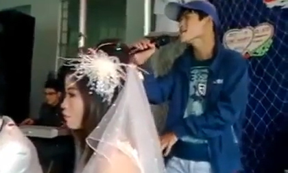 Bi hài cảnh hát tặng trong đám cưới người yêu cũ