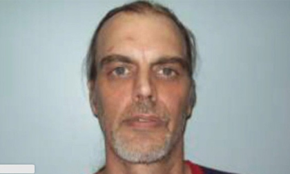 "Rùng mình" người đàn ông nằm ngủ bên cạnh xác chết