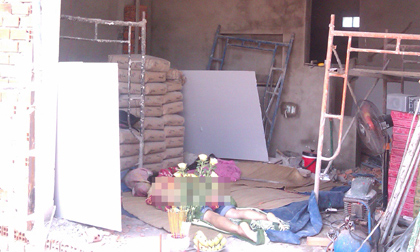 Phát hiện xác gia chủ, nằm trong căn nhà xây dở dang