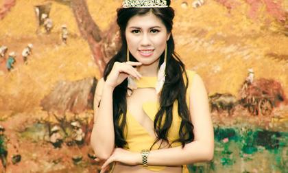  Người đẹp Emily Hồng Nhung "gây thương nhớ" với váy cắt xẻ 