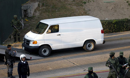 Mexico phát hiện 9 thi thể bị cắt rời chất trong xe hơi