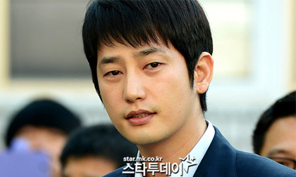 Park Shi Hoo chính thức ra tòa với tội danh cưỡng hiếp
