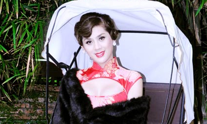 Lâm Chi Khanh khoe vòng một với xường xám