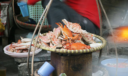 Rợn người “công nghệ“ bơm gạch cho cua, quét sơn cho ổi