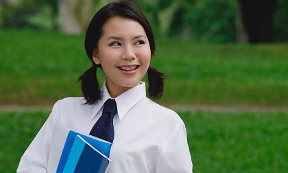 Gái hư cãi lý với gái ngoan