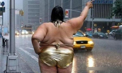 Những khoảnh khắc khiến phái đẹp "đỏ mặt"