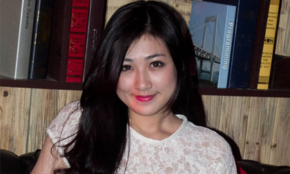 Á hậu Tú Anh giản dị vẫn xinh đẹp trẻ trung