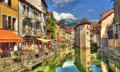 Ngắm thành phố nhỏ giữa sông nước đẹp kỳ lạ