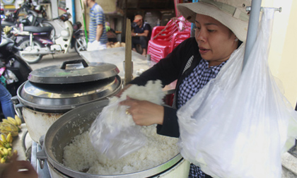 Phố chỉ bán cơm không ở Sài Gòn