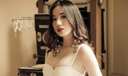 Chung Thục Quyên căng tràn với nội y