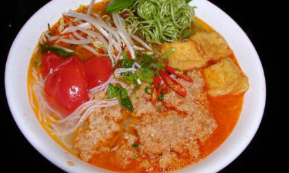 “Bóc mẽ” công nghệ chế bún cua siêu rẻ