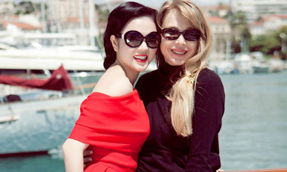 Lý Nhã Kỳ rạng rỡ bên khung cảnh cảng Cannes