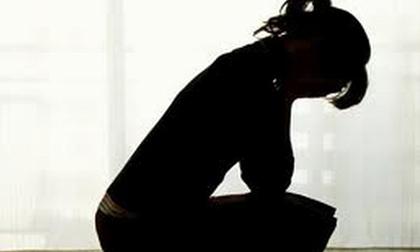 Nữ nhân viên massage bị hiếp dâm ngay tại quán